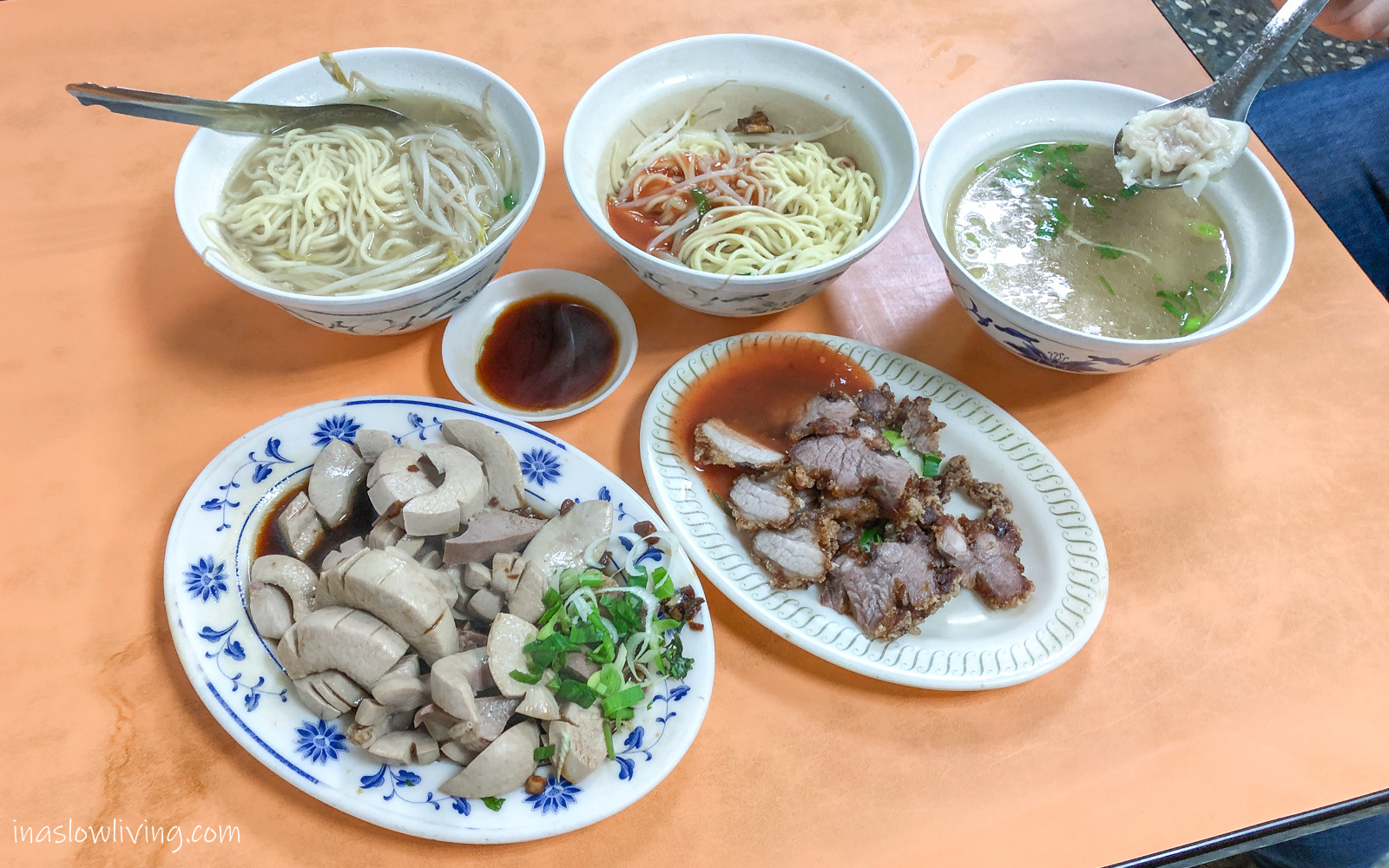 台北美食 大稻埕米其林美食名店 賣麵炎仔 金泉小吃店 依娜的漫慢拾旅